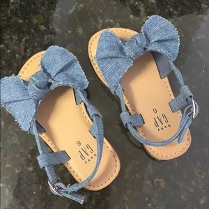 Gap sandals
